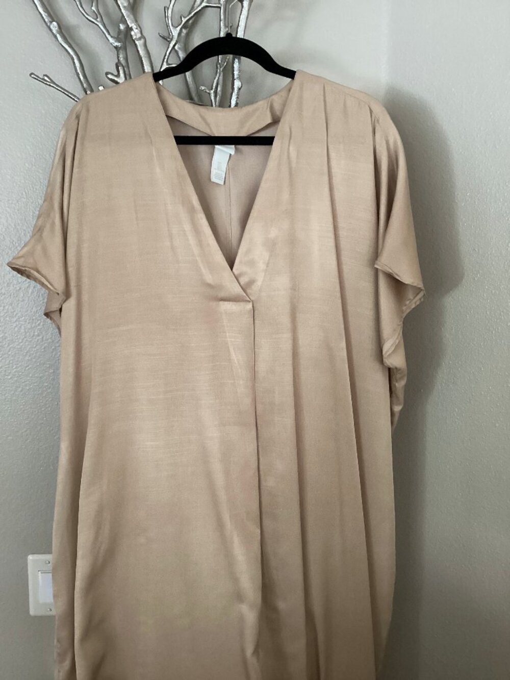 H&M gold maxi dress, size L (flaw shown in last picture)
